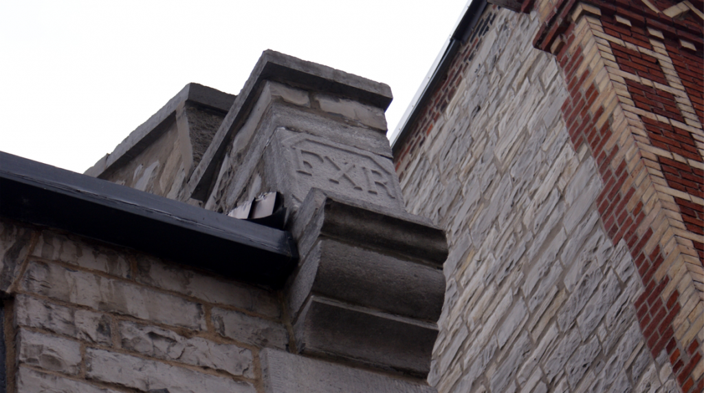 Les initiales sur la maison de François-Xavier Rocheleau. Photo: Sophie Perrad.