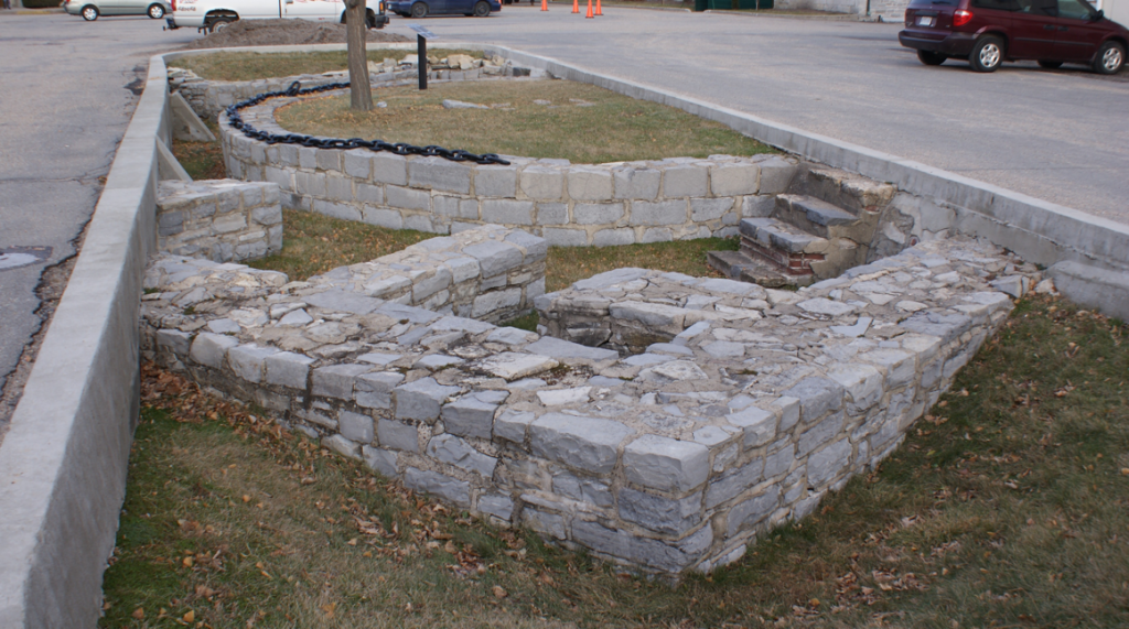 Les vestiges du premier Fort Frontenac. Photo: Sophie Perrad